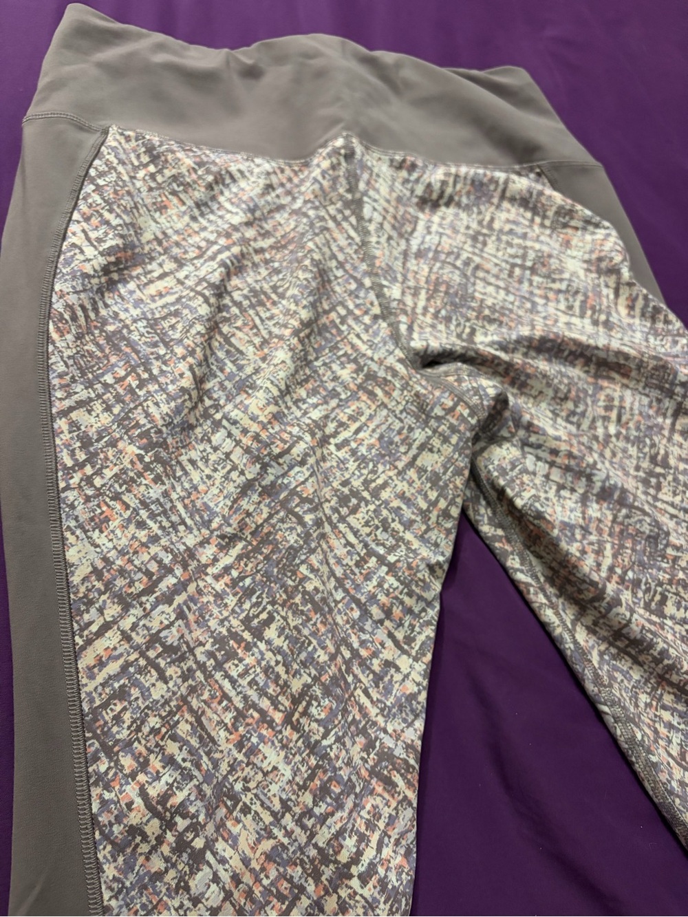 High-Waist Purple Capri Leggings with Multicolor Tweed Panels - Picture 5 of 5